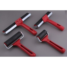 WAŁEK Z PLASTIKOWĄ RĄCZKĄ 20cm